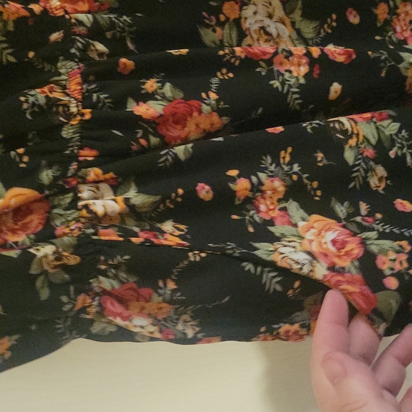 Sleeveless dress, V slit neck, black with floral print.  Lined skirt. - Picture 5 of 9